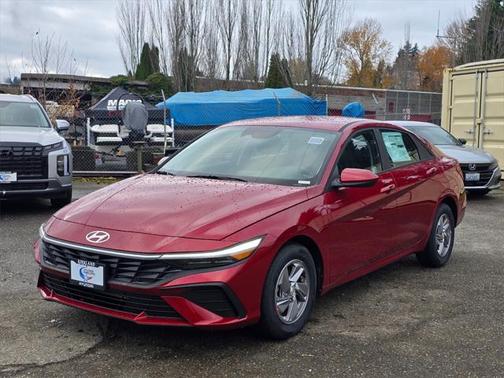 2025 Hyundai ELANTRA SE