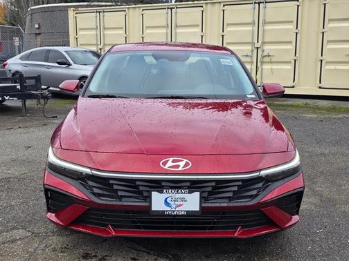 2025 Hyundai ELANTRA SE