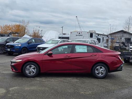 2025 Hyundai ELANTRA SE