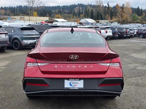 2025 Hyundai ELANTRA SE