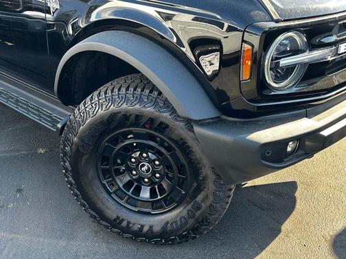 Shadow Black 2026 Ford Bronco Outer Banks