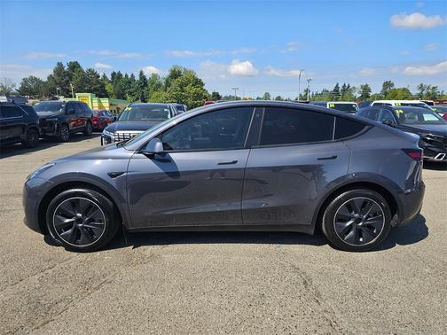 2022 Tesla Model Y Long Range Dual Motor All-Wheel Drive