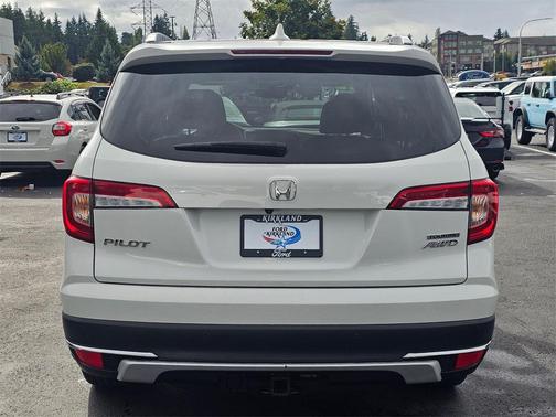 2022 Honda Pilot Touring 8-Passenger