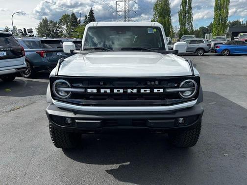 Oxford White 2026 Ford Bronco Outer Banks