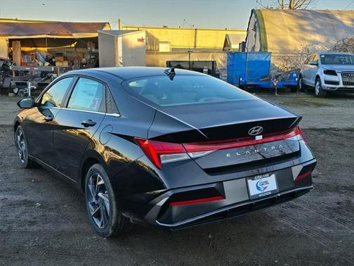 2025 Hyundai ELANTRA SEL