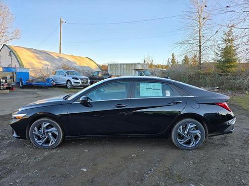2025 Hyundai ELANTRA SEL