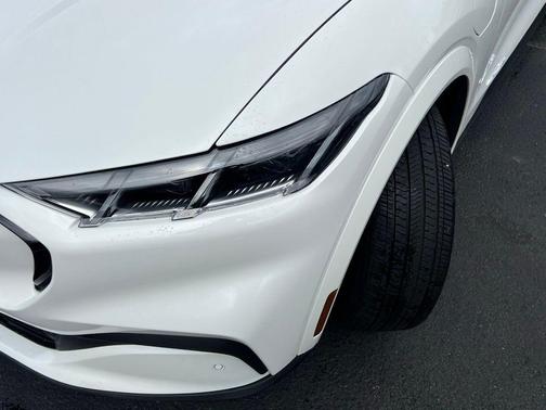 Star White Metallic Tri-Coat 2025 Ford Mustang Mach-E Premium