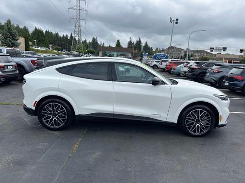 Star White Metallic Tri-Coat 2025 Ford Mustang Mach-E Premium