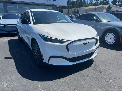 Star White Metallic Tri-Coat 2025 Ford Mustang Mach-E Premium