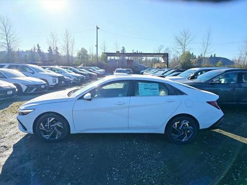 2025 Hyundai ELANTRA SEL