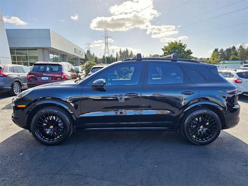 2023 Porsche Cayenne Platinum Edition