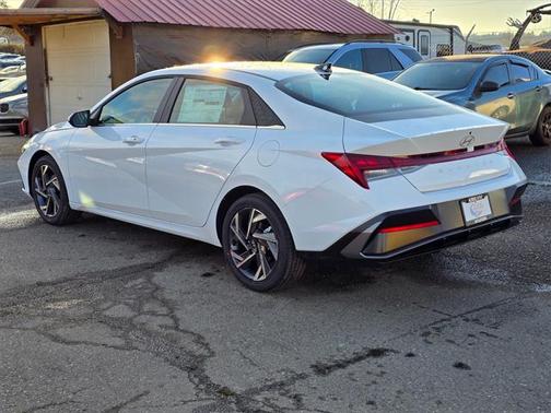 2025 Hyundai ELANTRA SEL