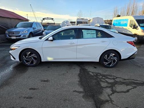 2025 Hyundai ELANTRA SEL