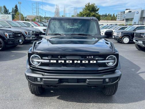Shadow Black 2026 Ford Bronco Outer Banks