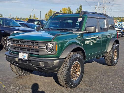 Eruption Green Metallic 2025 Ford Bronco Base