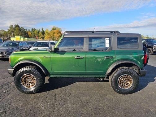 Eruption Green Metallic 2025 Ford Bronco Base