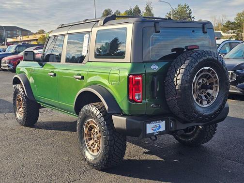 Eruption Green Metallic 2025 Ford Bronco Base
