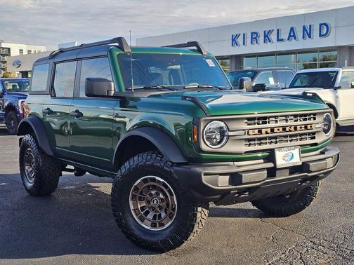 Eruption Green Metallic 2025 Ford Bronco Base