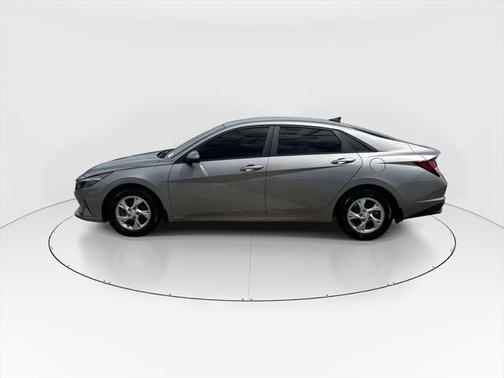 2023 Hyundai ELANTRA SE