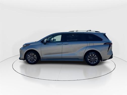 2025 Toyota Sienna LE