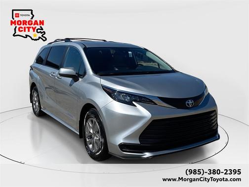 2025 Toyota Sienna LE