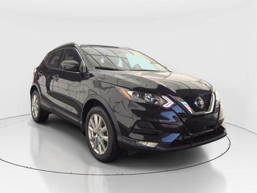 2022 Nissan Rogue Sport SV