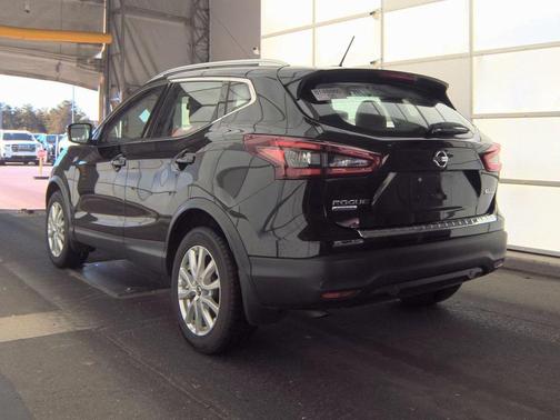 2022 Nissan Rogue Sport SV