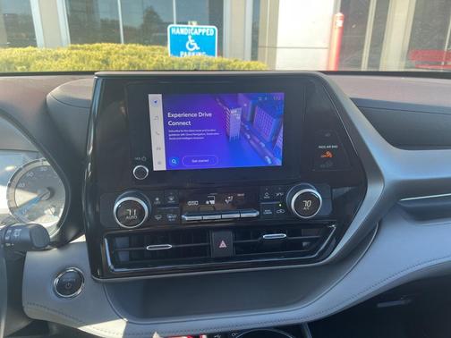 2023 Toyota Highlander Hybrid LE