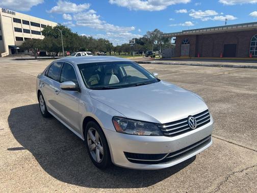 2015 Volkswagen Passat 1.8T Auto SE