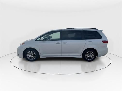 2020 Toyota Sienna XLE