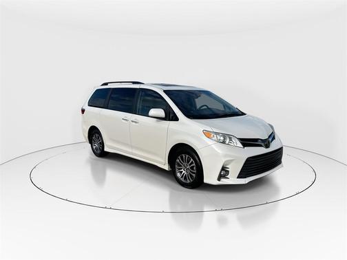 2020 Toyota Sienna XLE