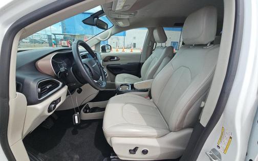 2021 Chrysler Voyager LXI