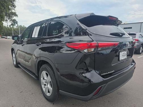 2022 Toyota Highlander LE