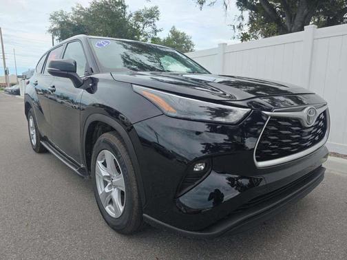 2022 Toyota Highlander LE