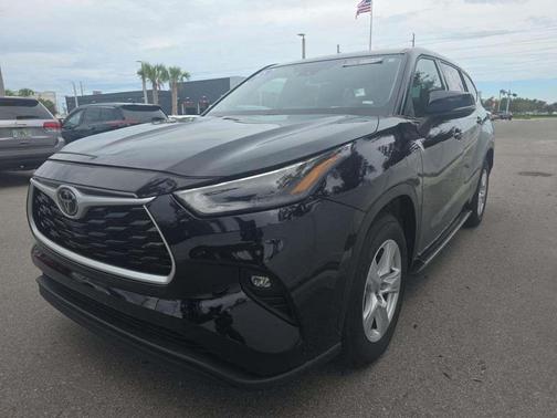 2022 Toyota Highlander LE