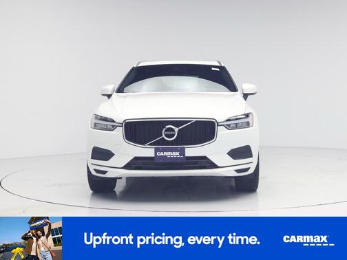 White 2018 Volvo XC60 T6 Momentum