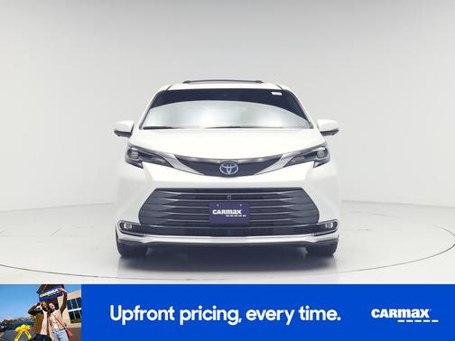 White 2025 Toyota Sienna Platinum