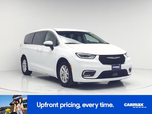 White 2023 Chrysler Pacifica Touring L