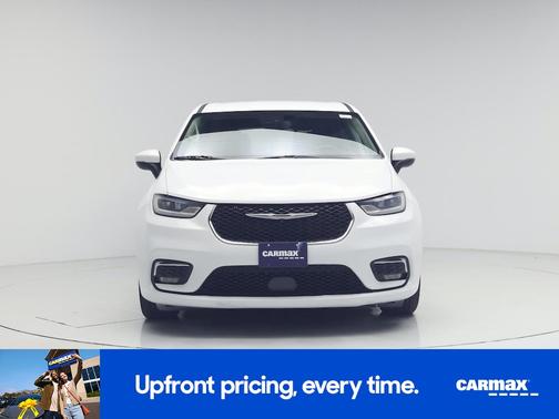 White 2023 Chrysler Pacifica Touring L