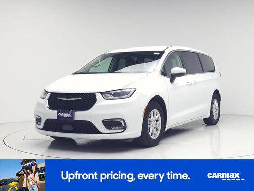 White 2023 Chrysler Pacifica Touring L