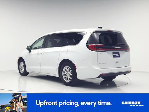 White 2023 Chrysler Pacifica Touring L