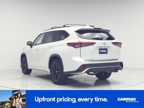 White 2023 Toyota Highlander XSE