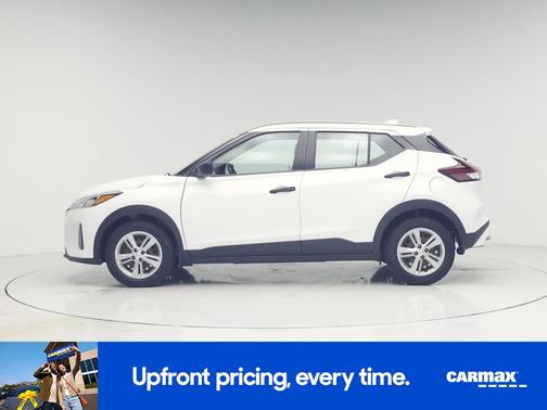 White 2022 Nissan Kicks S