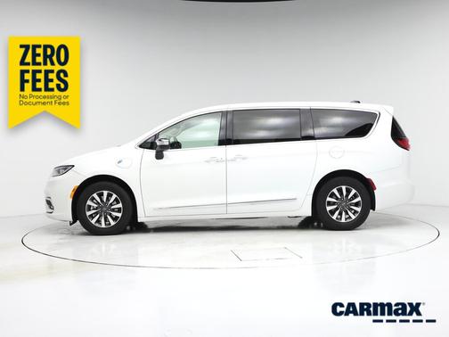 White 2023 Chrysler Pacifica Hybrid Limited