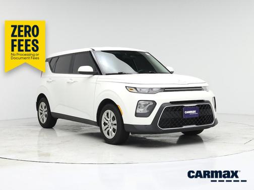 White 2022 Kia Soul LX