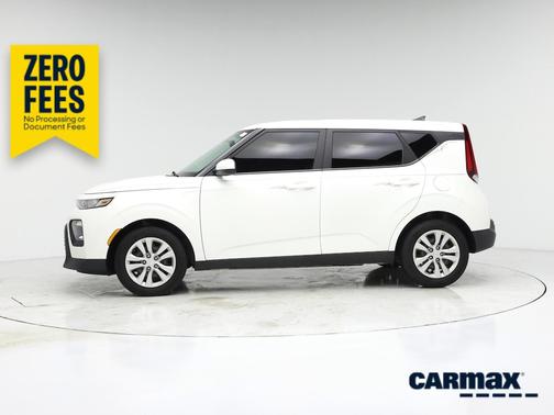 White 2022 Kia Soul LX