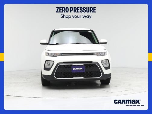 White 2022 Kia Soul LX