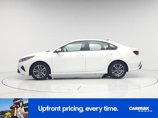 White 2023 Kia Forte LXS