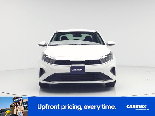 White 2023 Kia Forte LXS