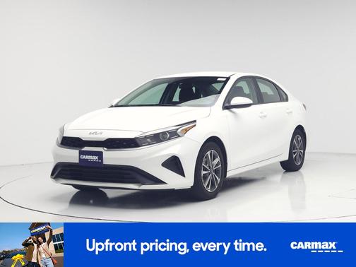 White 2023 Kia Forte LXS